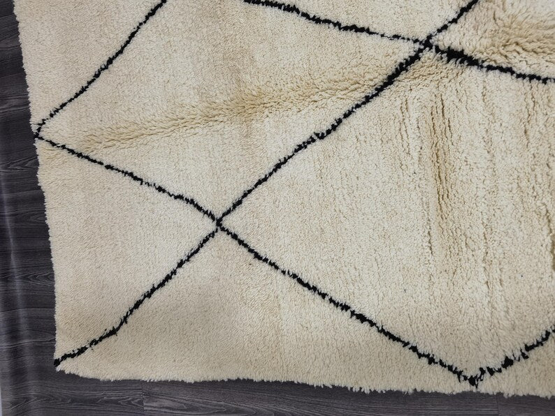 Tapis Marocain Traditionnel Fait Main 250 × 150 cm – Tissage Artisanal Authentique IZRI
