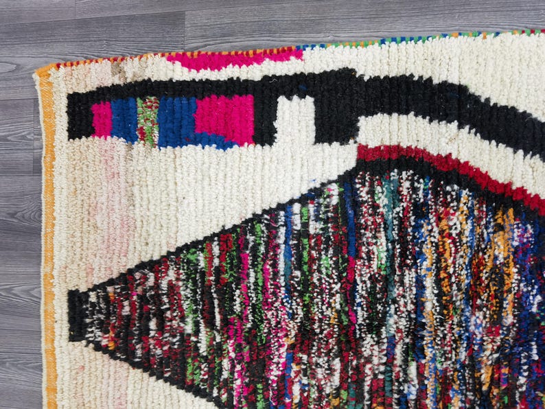 Tapis Marocain Artisanal 250 × 150 cm – Laine Tissée à la Main – Style Traditionnel IZRI