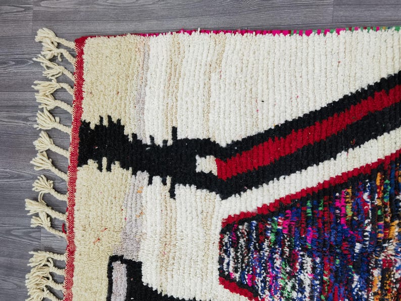 Tapis Marocain Artisanal 250 × 150 cm – Laine Tissée à la Main – Style Traditionnel IZRI