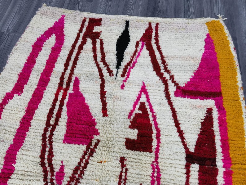 Tapis Marocain Artisanal 250 × 150 cm – Laine Tissée à la Main – Style Traditionnel IZRI