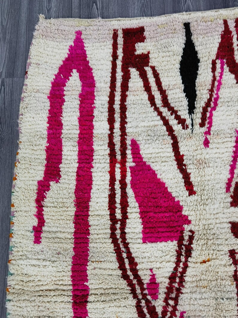 Tapis Marocain Artisanal 250 × 150 cm – Laine Tissée à la Main – Style Traditionnel IZRI