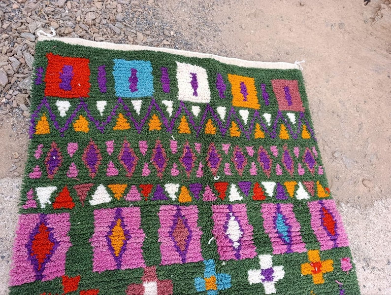 Tapis Marocain Traditionnel Fait Main 250 × 150 cm – Tissage Artisanal Authentique IZRI