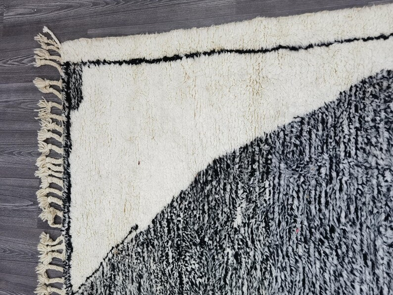 Tapis Marocain Traditionnel Fait Main 250 × 150 cm – Tissage Artisanal Authentique IZRI