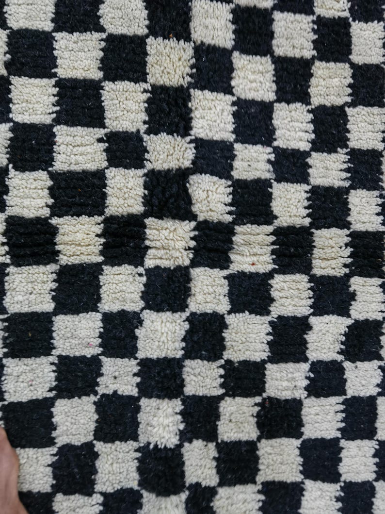 Tapis Traditionnel Marocain 250 × 150 cm – Pièce Unique Fait Main IZRI