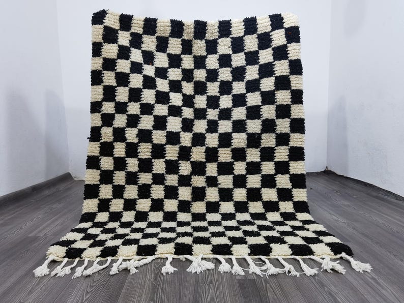 Tapis Traditionnel Marocain 250 × 150 cm – Pièce Unique Fait Main IZRI