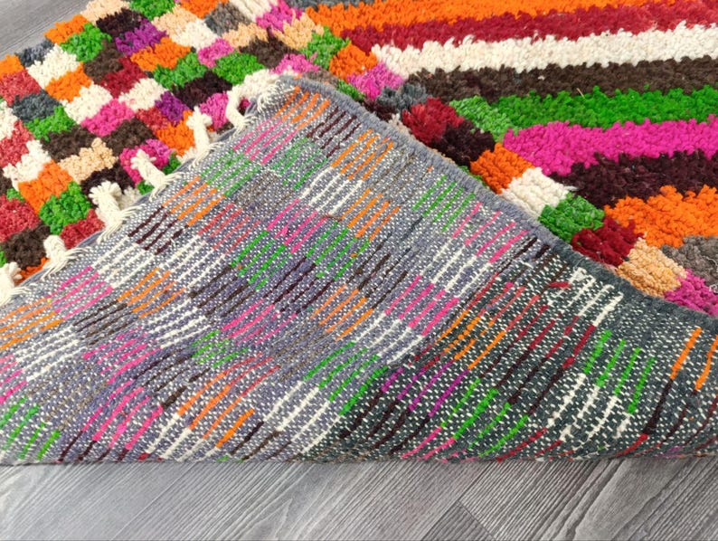 Tapis Berbère Fait Main 250 × 150 cm – Décoration Authentique du Maroc IZRI