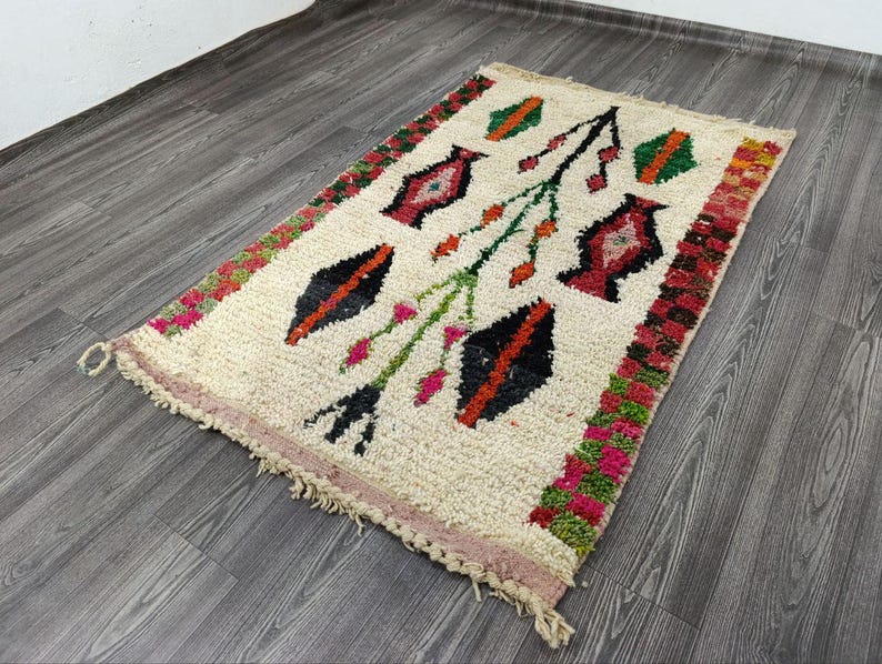 Tapis Marocain Traditionnel Fait Main 250 × 150 cm – Tissage Artisanal Authentique IZRI