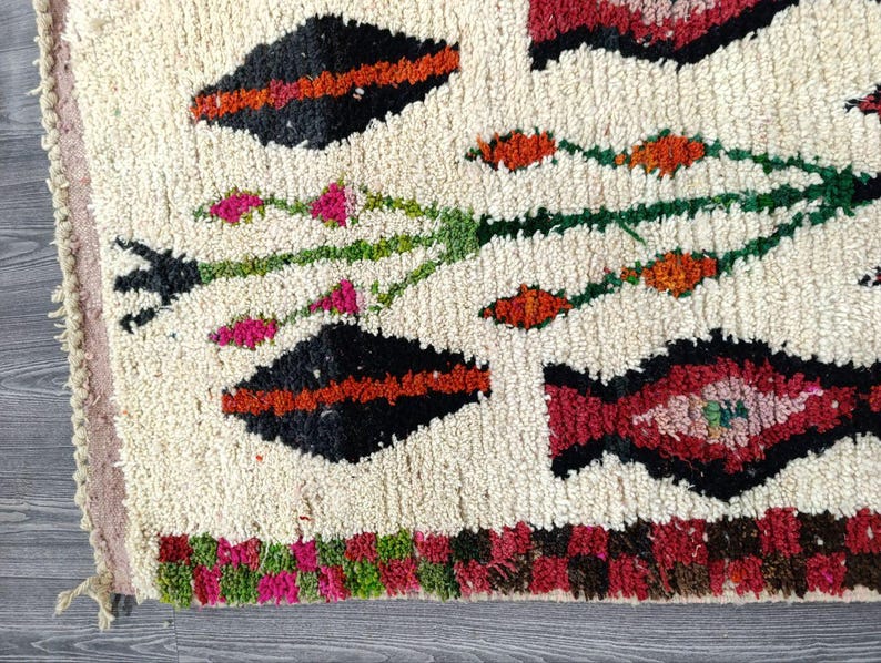Tapis Marocain Traditionnel Fait Main 250 × 150 cm – Tissage Artisanal Authentique IZRI