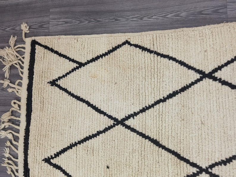 Tapis Berbère Fait Main 250 × 150 cm – Décoration Authentique du Maroc IZRI