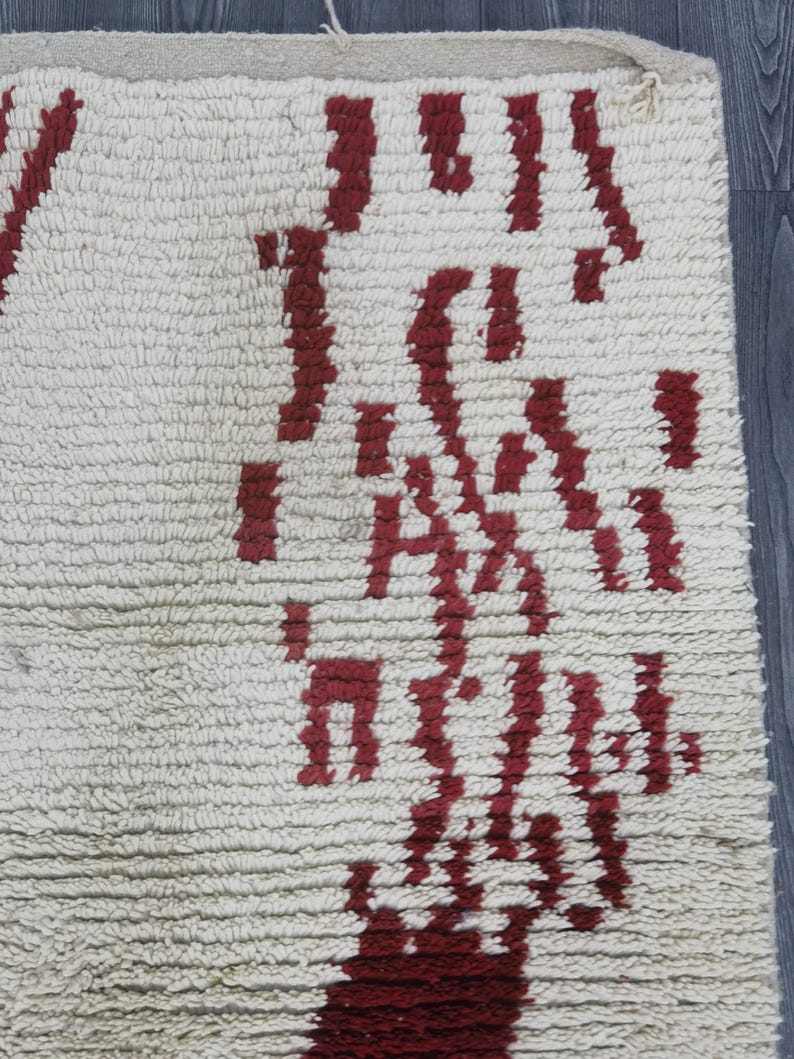 Tapis Marocain Traditionnel Fait Main 250 × 150 cm – Tissage Artisanal Authentique IZRI