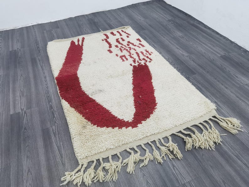 Tapis Marocain Traditionnel Fait Main 250 × 150 cm – Tissage Artisanal Authentique IZRI