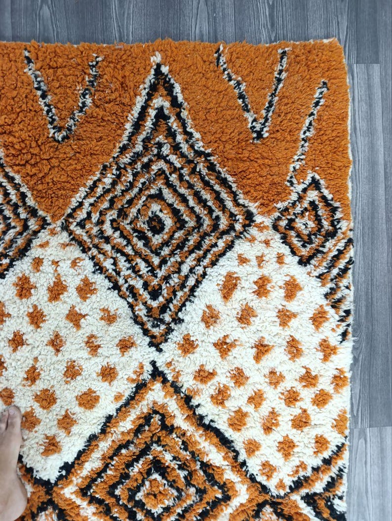 Tapis Marocain Artisanal 250 × 150 cm – Laine Tissée à la Main – Style Traditionnel IZRI