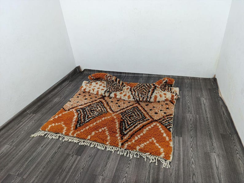 Tapis Marocain Artisanal 250 × 150 cm – Laine Tissée à la Main – Style Traditionnel IZRI