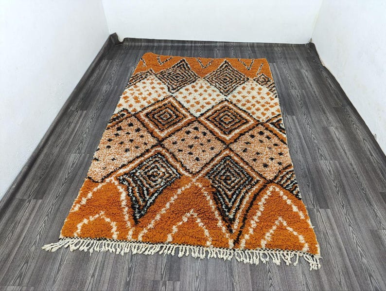 Tapis Marocain Artisanal 250 × 150 cm – Laine Tissée à la Main – Style Traditionnel IZRI