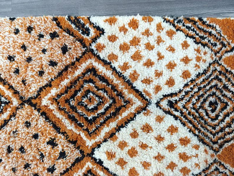 Tapis Marocain Artisanal 250 × 150 cm – Laine Tissée à la Main – Style Traditionnel IZRI
