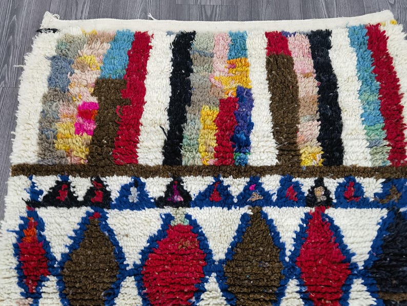 Grand Tapis Berbère Marocain Fait Main 250 × 150 cm – Artisanat Traditionnel IZRI