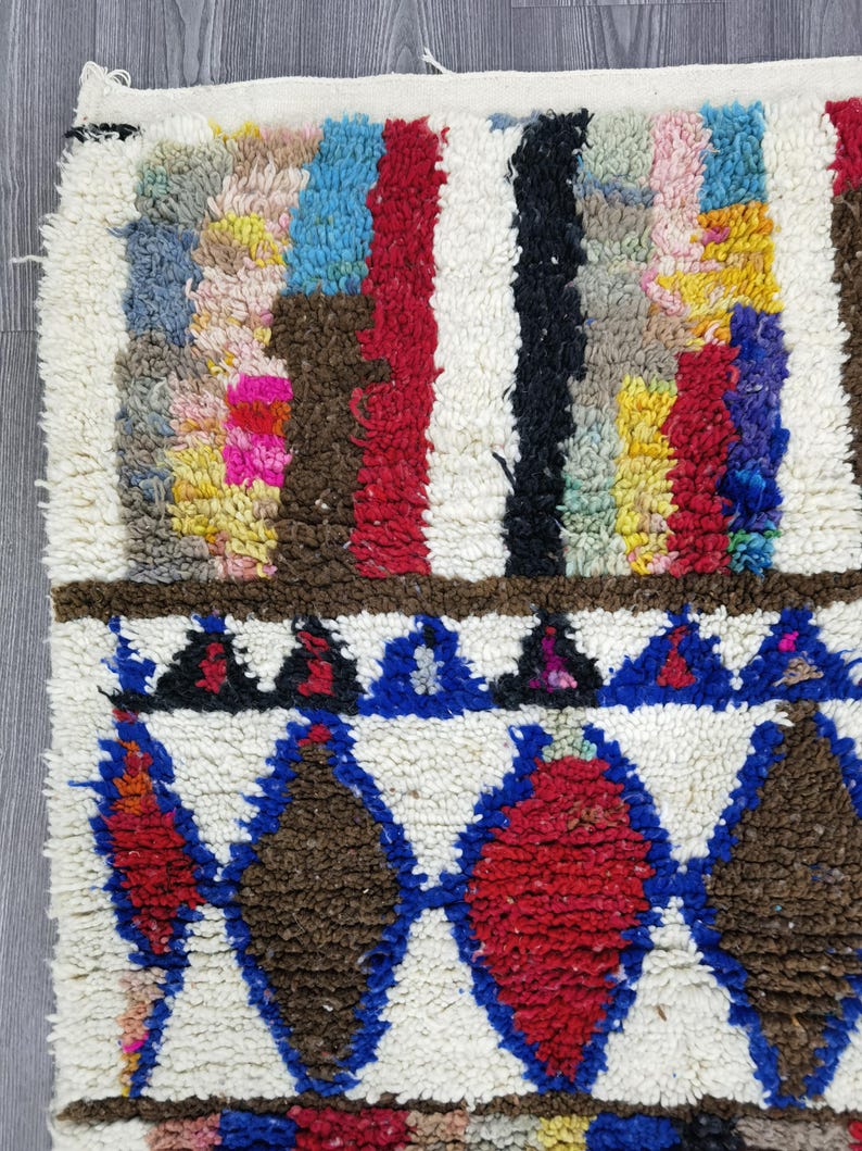 Grand Tapis Berbère Marocain Fait Main 250 × 150 cm – Artisanat Traditionnel IZRI