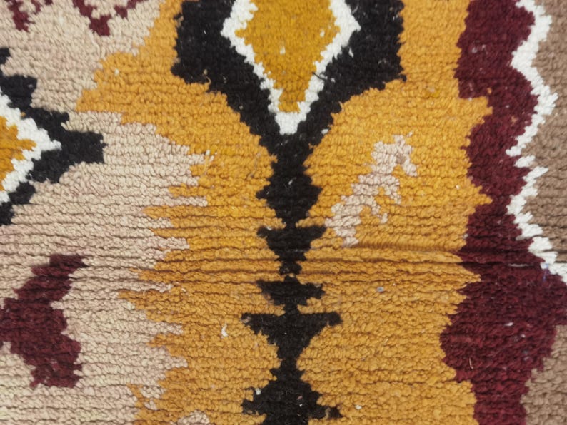 Grand Tapis Berbère Marocain Fait Main 250 × 150 cm – Artisanat Traditionnel IZRI