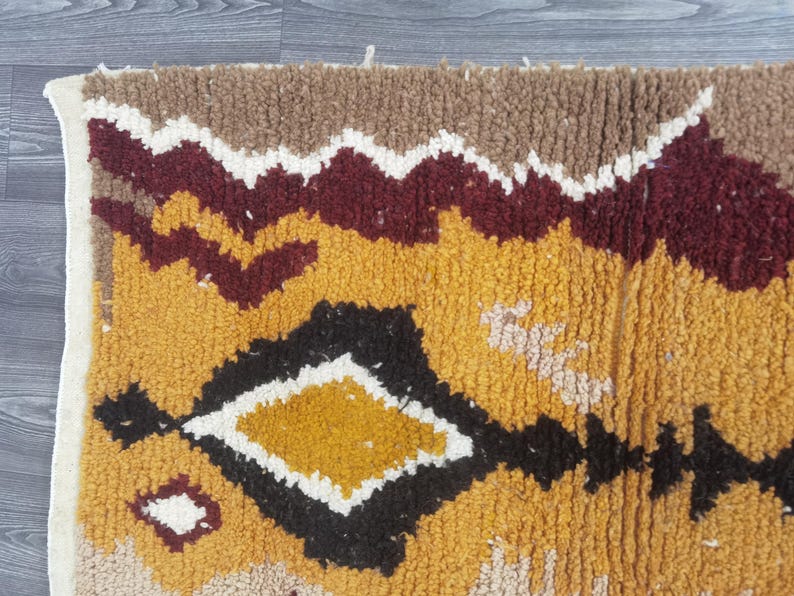 Grand Tapis Berbère Marocain Fait Main 250 × 150 cm – Artisanat Traditionnel IZRI