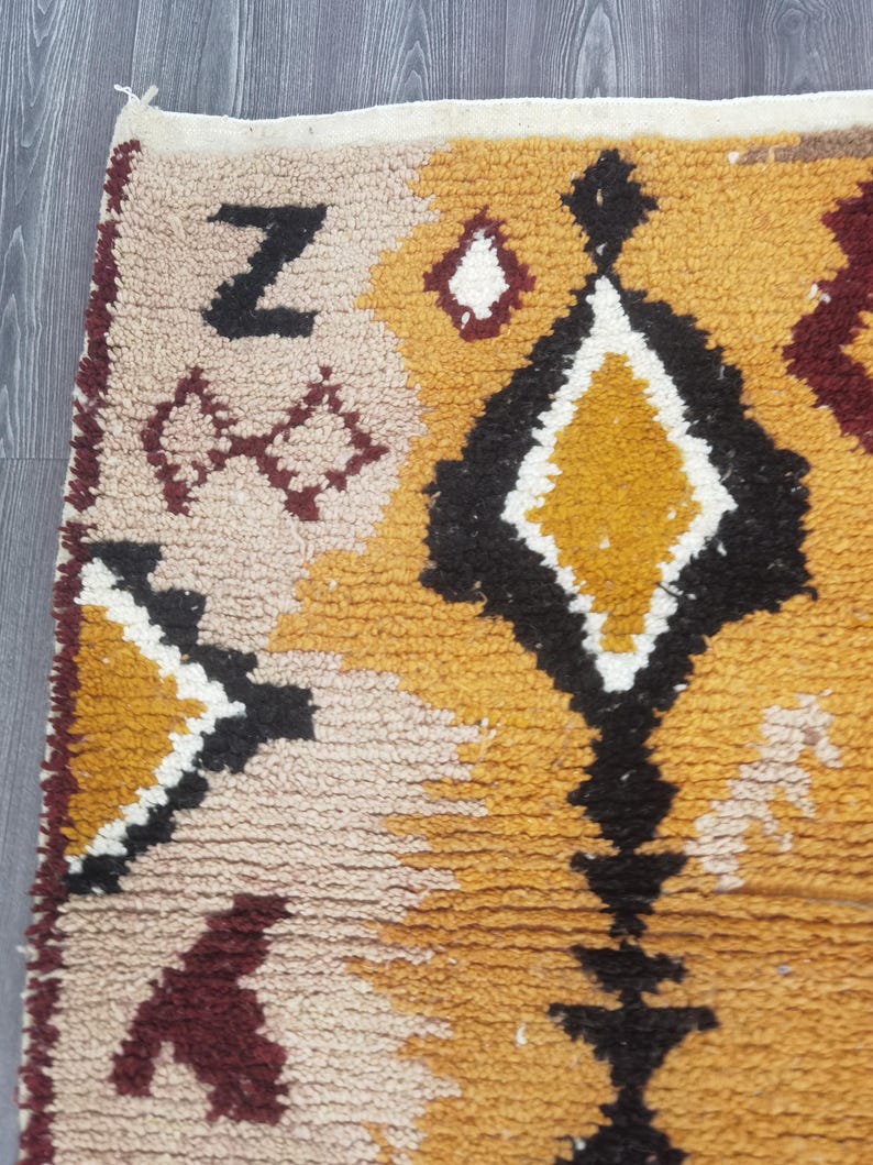 Grand Tapis Berbère Marocain Fait Main 250 × 150 cm – Artisanat Traditionnel IZRI