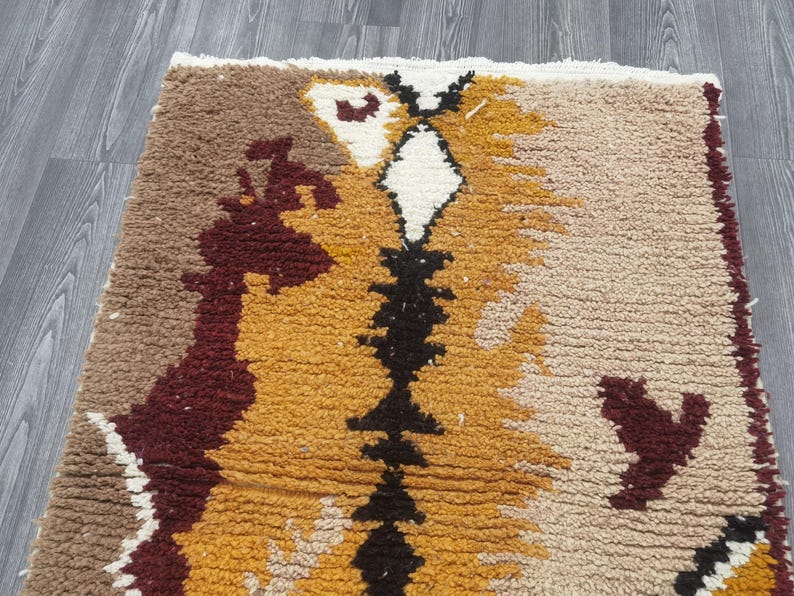 Grand Tapis Berbère Marocain Fait Main 250 × 150 cm – Artisanat Traditionnel IZRI
