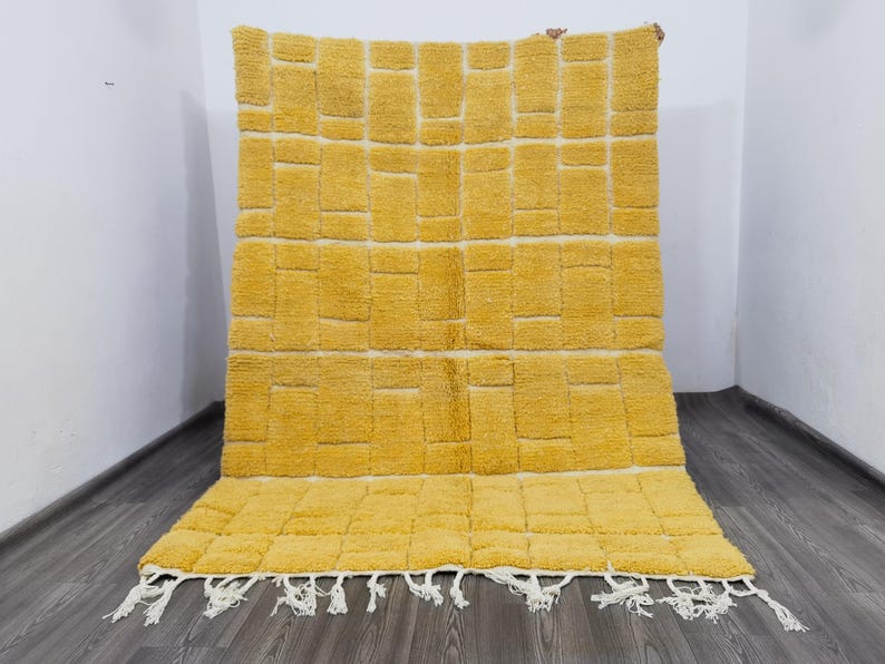 Tapis Berbère Fait Main 250 × 150 cm – Décoration Authentique du Maroc IZRI