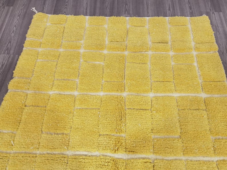 Tapis Berbère Fait Main 250 × 150 cm – Décoration Authentique du Maroc IZRI