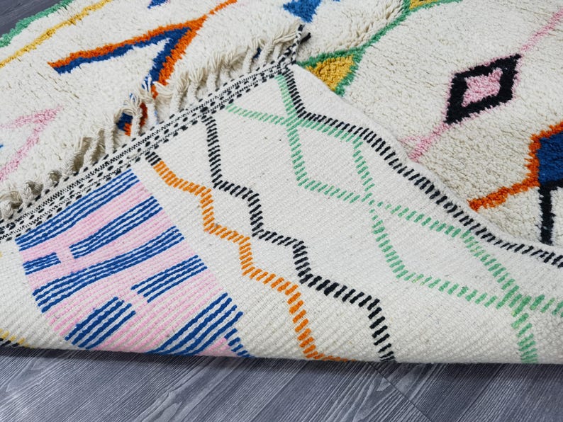 Grand Tapis Berbère Marocain Fait Main 250 × 150 cm – Artisanat Traditionnel IZRI