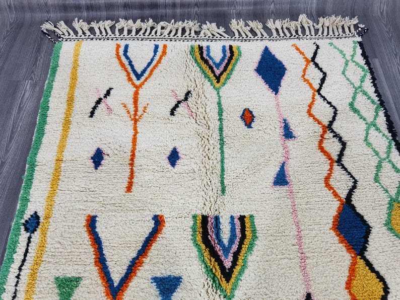 Grand Tapis Berbère Marocain Fait Main 250 × 150 cm – Artisanat Traditionnel IZRI