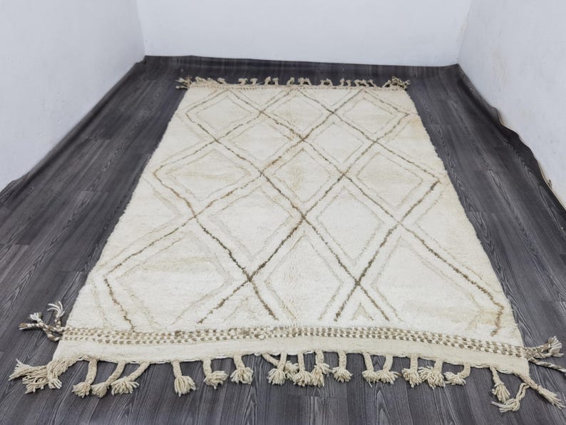 Tapis Marocain Artisanal 250 × 150 cm – Laine Tissée à la Main – Style Traditionnel IZRI