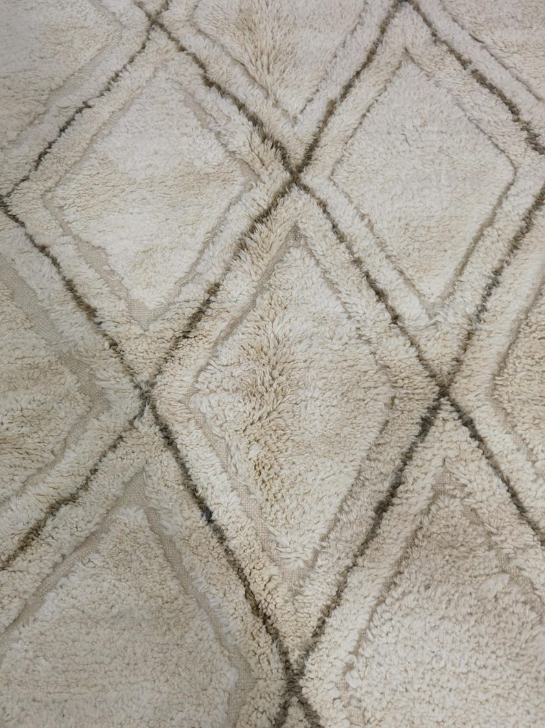 Tapis Marocain Artisanal 250 × 150 cm – Laine Tissée à la Main – Style Traditionnel IZRI