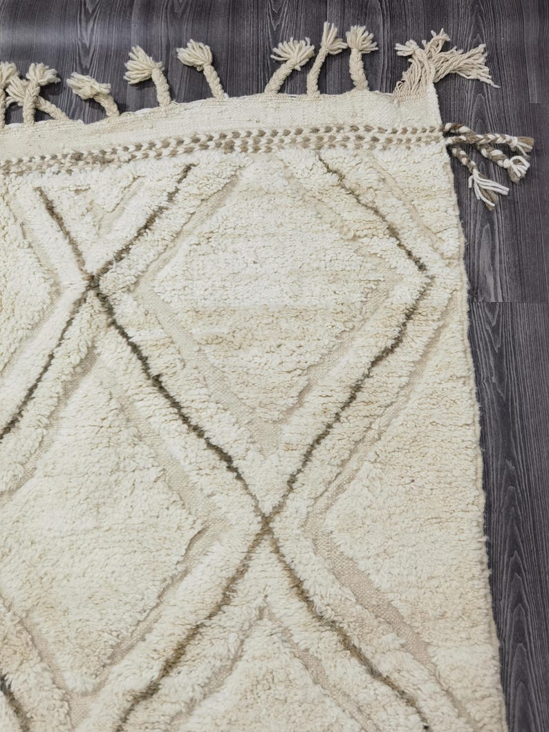 Tapis Marocain Artisanal 250 × 150 cm – Laine Tissée à la Main – Style Traditionnel IZRI