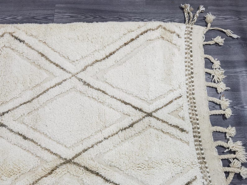 Tapis Marocain Artisanal 250 × 150 cm – Laine Tissée à la Main – Style Traditionnel IZRI