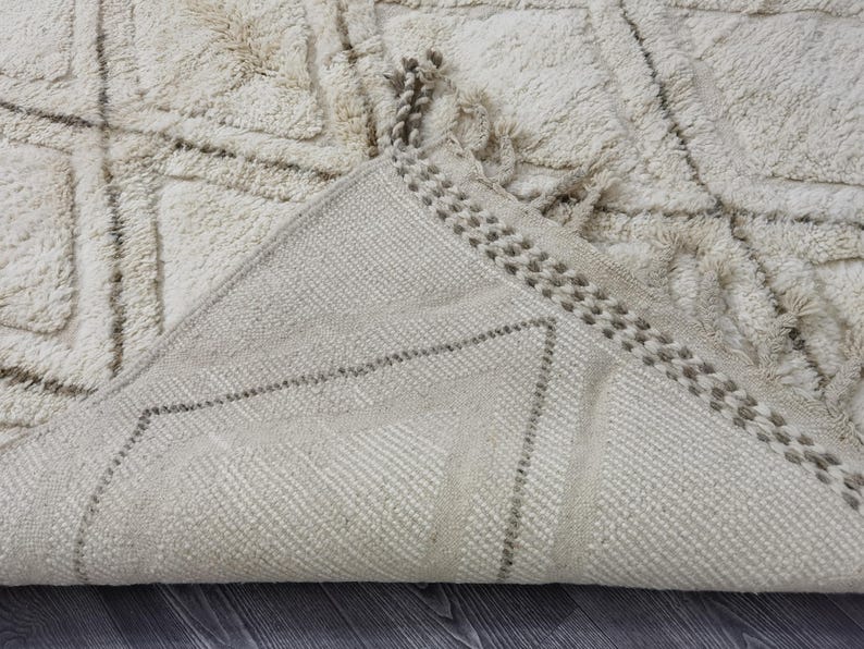 Tapis Marocain Artisanal 250 × 150 cm – Laine Tissée à la Main – Style Traditionnel IZRI