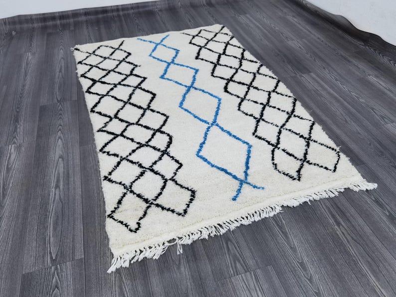 Tapis Berbère Fait Main 250 × 150 cm – Décoration Authentique du Maroc IZRI