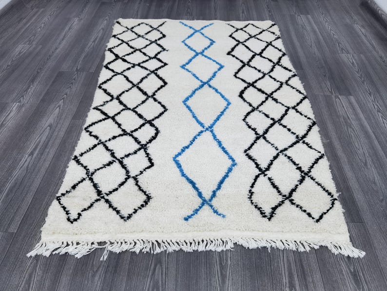 Tapis Berbère Fait Main 250 × 150 cm – Décoration Authentique du Maroc IZRI