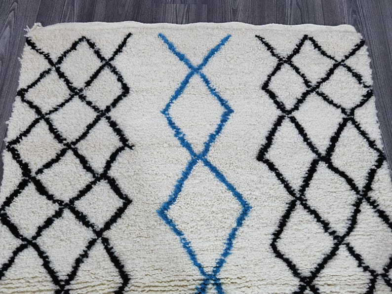 Tapis Berbère Fait Main 250 × 150 cm – Décoration Authentique du Maroc IZRI