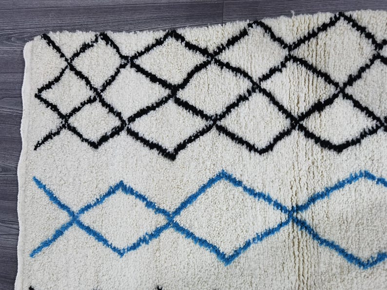 Tapis Berbère Fait Main 250 × 150 cm – Décoration Authentique du Maroc IZRI
