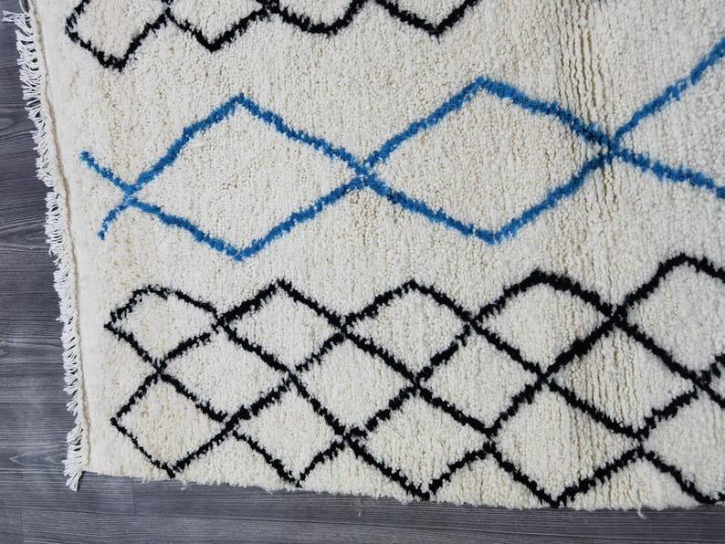 Tapis Berbère Fait Main 250 × 150 cm – Décoration Authentique du Maroc IZRI