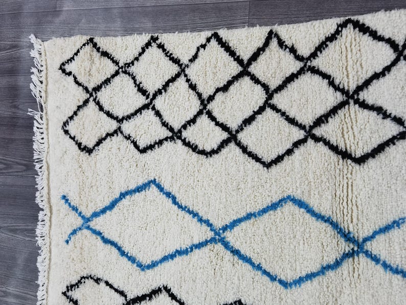 Tapis Berbère Fait Main 250 × 150 cm – Décoration Authentique du Maroc IZRI