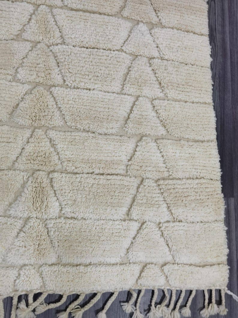 Tapis Marocain Traditionnel Fait Main 250 × 150 cm – Tissage Artisanal Authentique IZRI