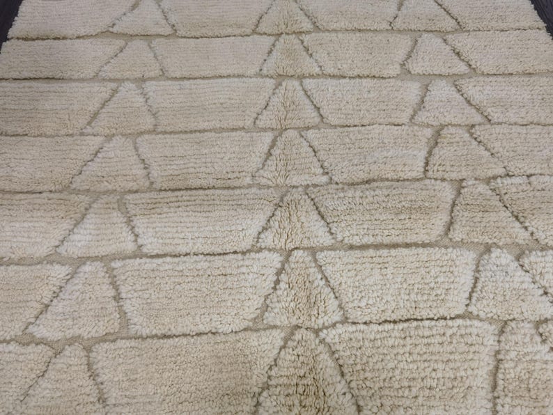Tapis Marocain Traditionnel Fait Main 250 × 150 cm – Tissage Artisanal Authentique IZRI