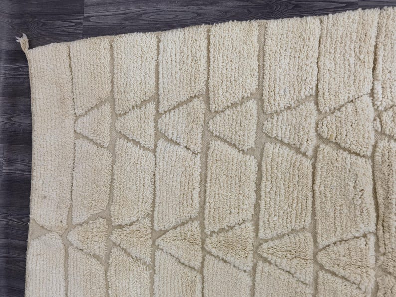 Tapis Marocain Traditionnel Fait Main 250 × 150 cm – Tissage Artisanal Authentique IZRI