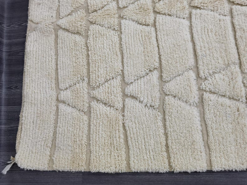 Tapis Marocain Traditionnel Fait Main 250 × 150 cm – Tissage Artisanal Authentique IZRI