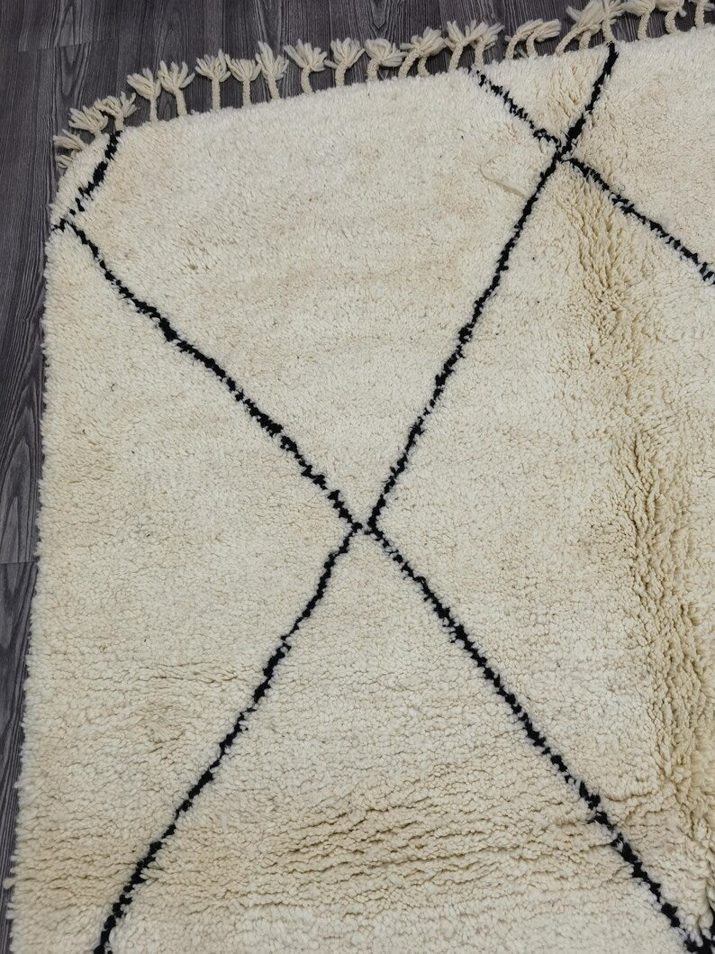 Tapis Marocain Traditionnel Fait Main 250 × 150 cm – Tissage Artisanal Authentique IZRI