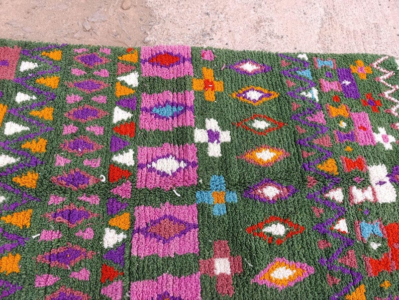 Tapis Marocain Traditionnel Fait Main 250 × 150 cm – Tissage Artisanal Authentique IZRI