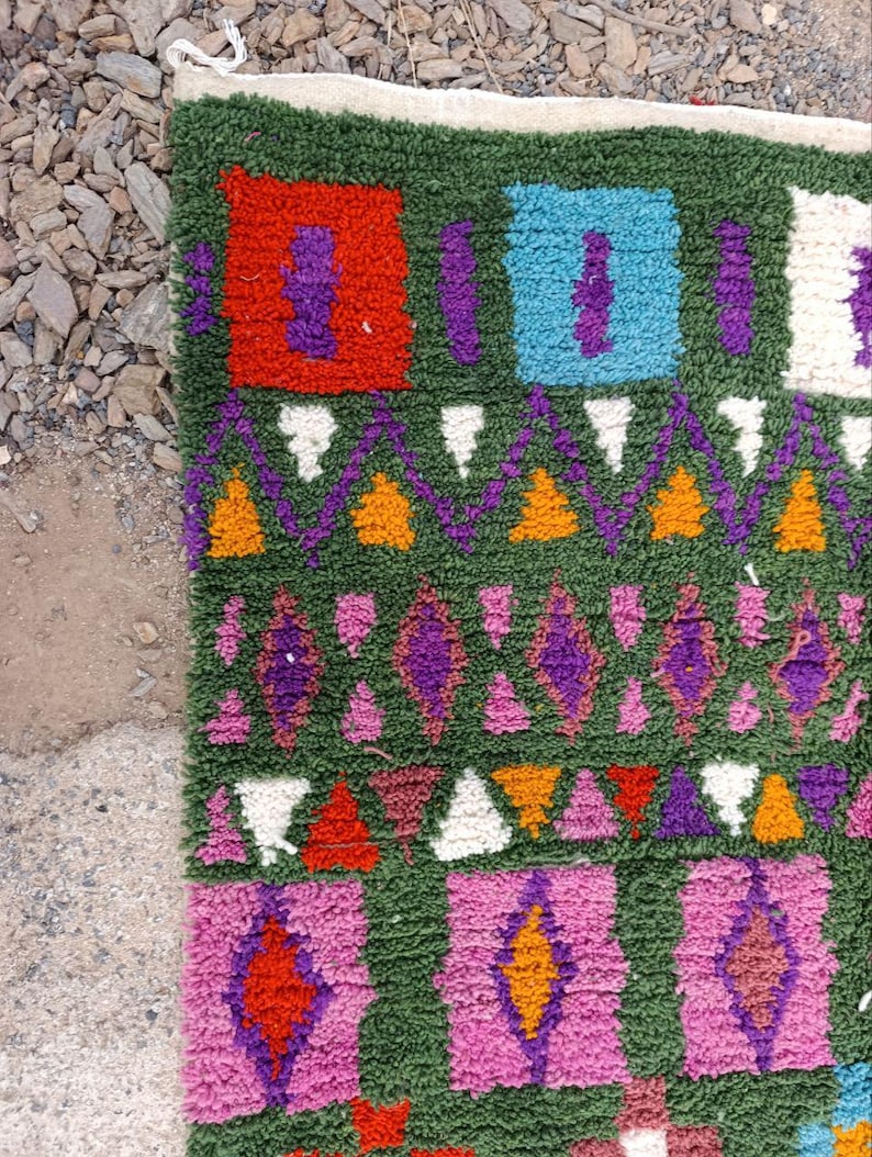 Tapis Marocain Traditionnel Fait Main 250 × 150 cm – Tissage Artisanal Authentique IZRI