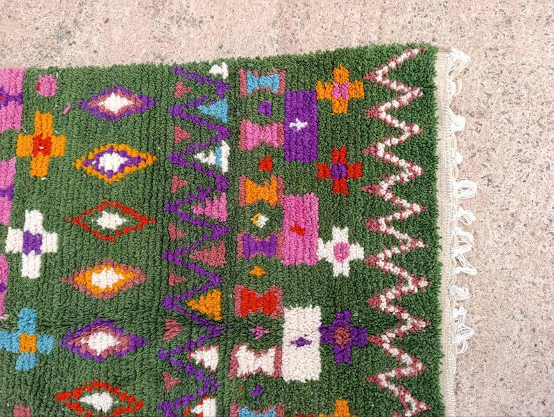 Tapis Marocain Traditionnel Fait Main 250 × 150 cm – Tissage Artisanal Authentique IZRI