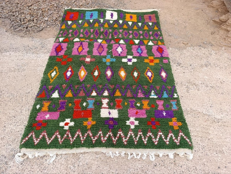 Tapis Marocain Traditionnel Fait Main 250 × 150 cm – Tissage Artisanal Authentique IZRI