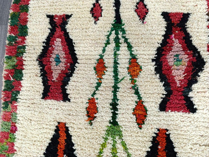 Tapis Marocain Traditionnel Fait Main 250 × 150 cm – Tissage Artisanal Authentique IZRI